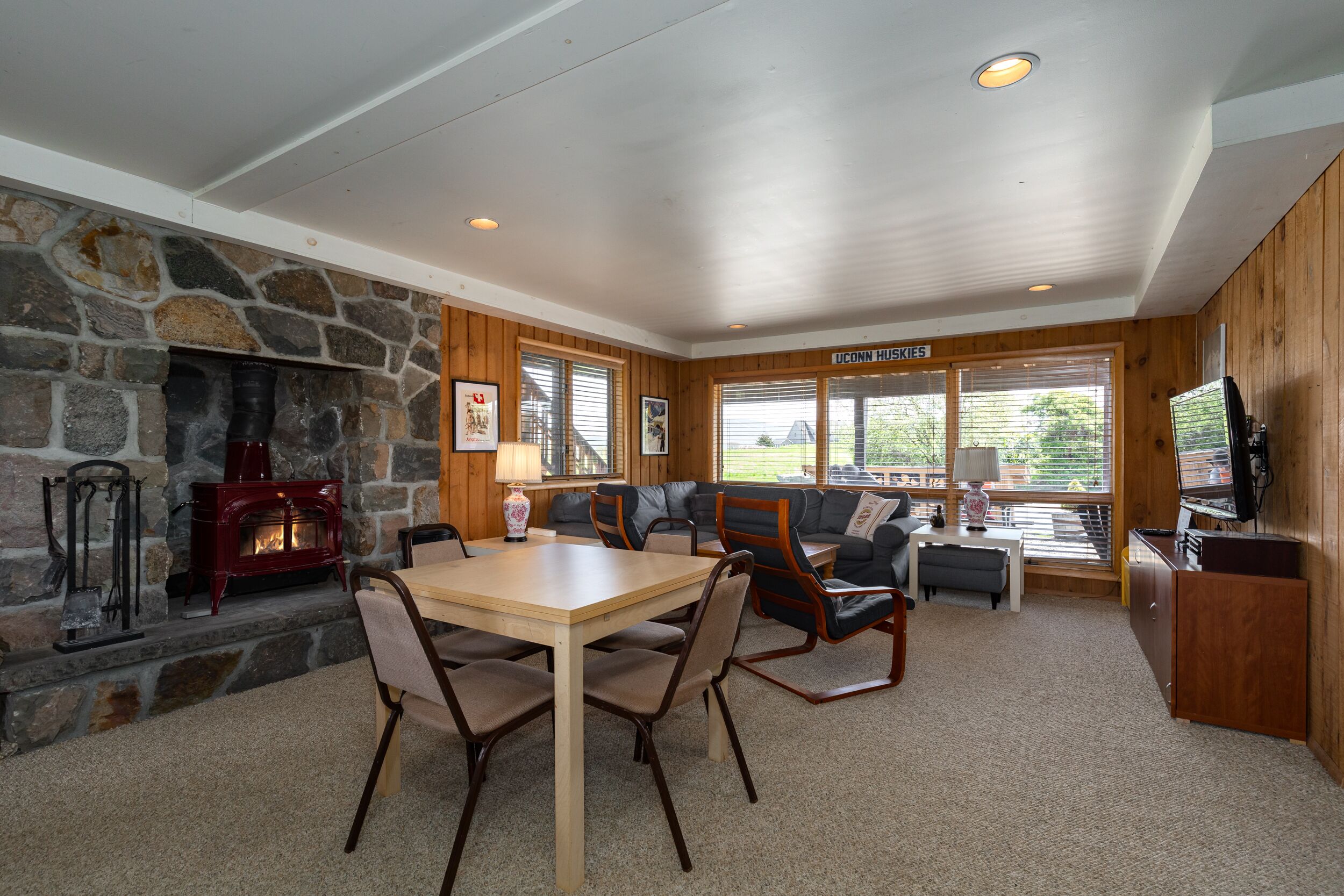 Ultimate Windham Mountain Farm Retreat: Spectacular 9 Bedroom Home on 30 Acres