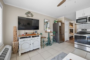 Fridge, microwave, oven, stovetop - Free Bikes, Parking & WiFi, Perfect couple's getaway villa with ocean view (Hilton Head Island)