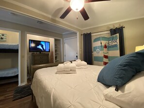 1 soverom, strykejern/-brett, wi-fi (inkludert) og sengetøy