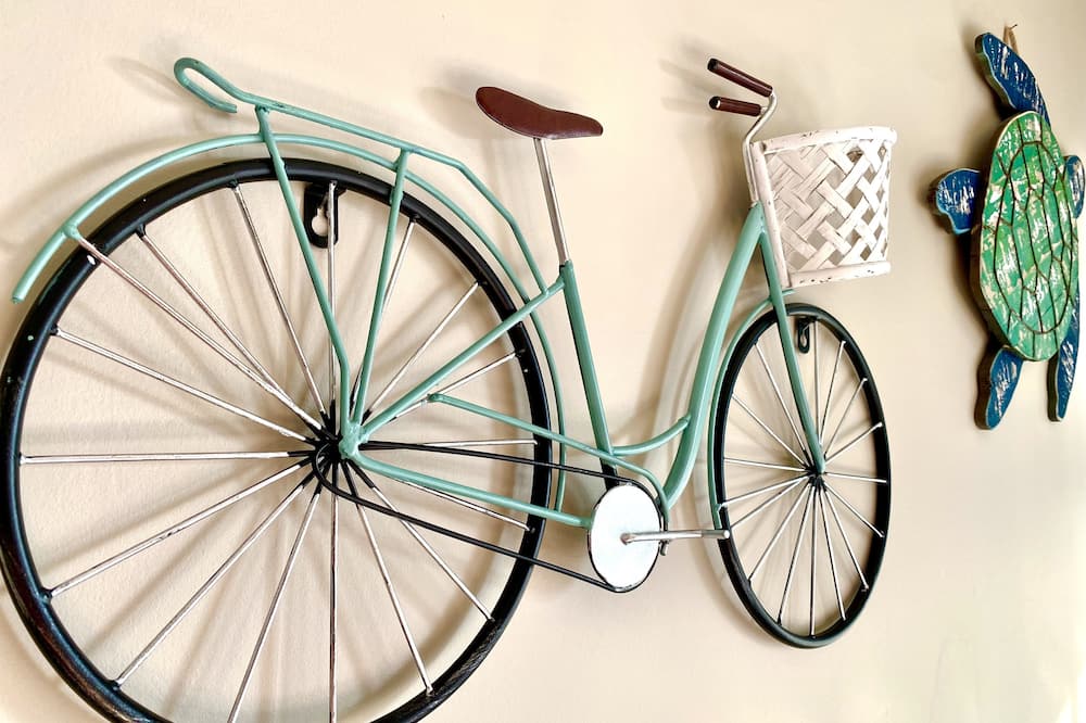 Free Bikes, Parking & WiFi, Perfect couple's getaway villa with ocean view