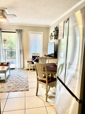 Interior - Free Bikes, Parking & WiFi, Perfect couple's getaway villa with ocean view (Hilton Head Island)