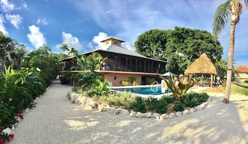 Mockingbird Pointe - Waterfront Tropical Escape - Omakotitalo, uima-allas ja Dockage