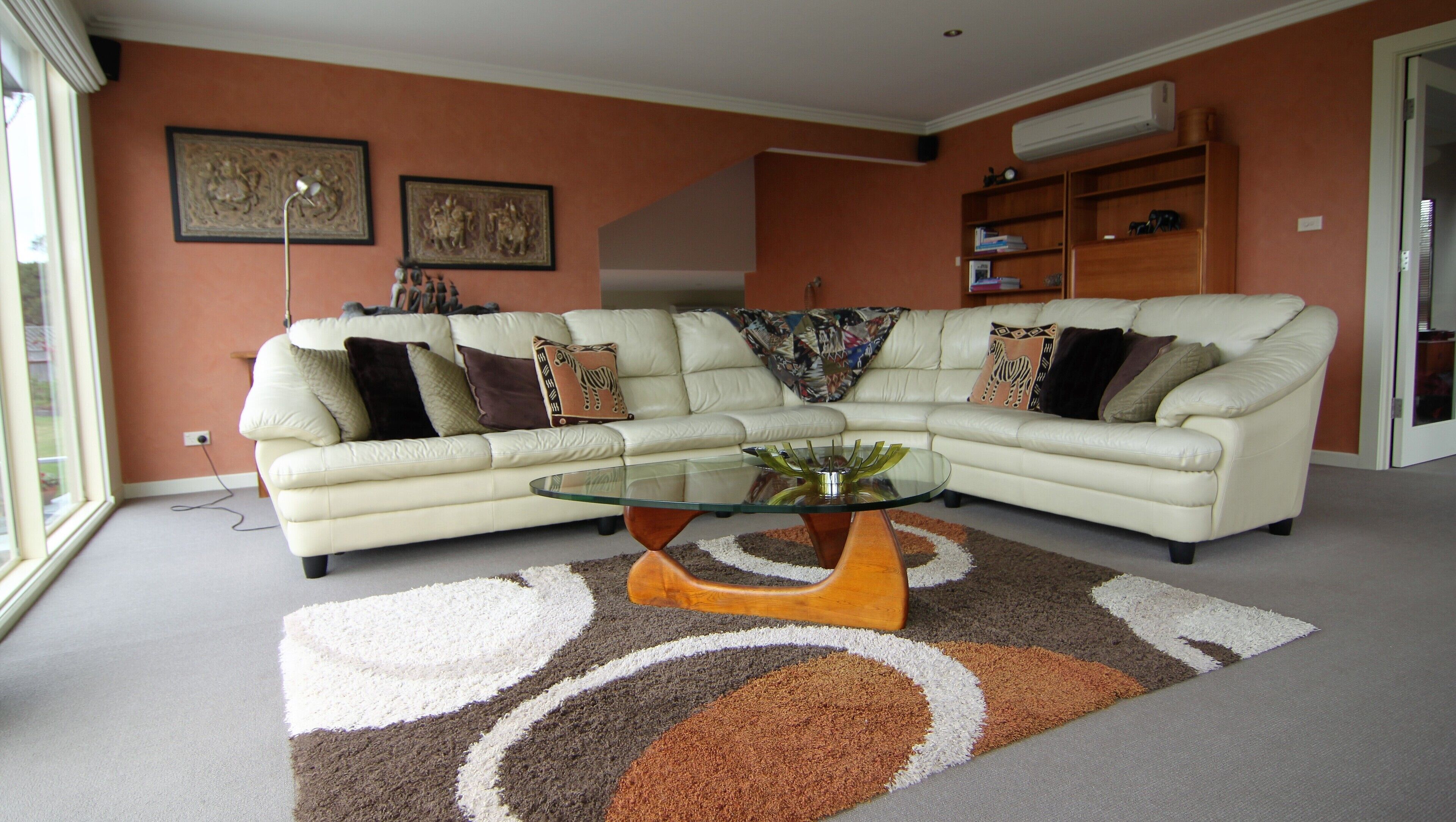 BAY OF FIRES VISTA Boutique Accommodation at Binalong Bay - indoor spa bath — image 11