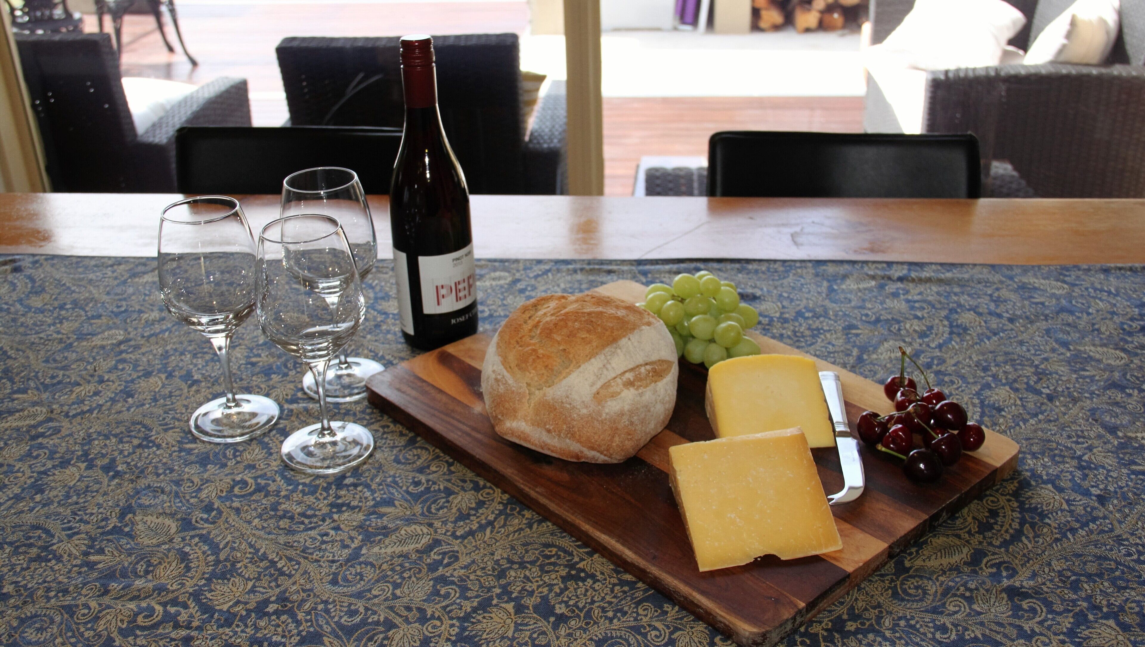 BAY OF FIRES VISTA Boutique Accommodation at Binalong Bay - indoor spa bath — image 3