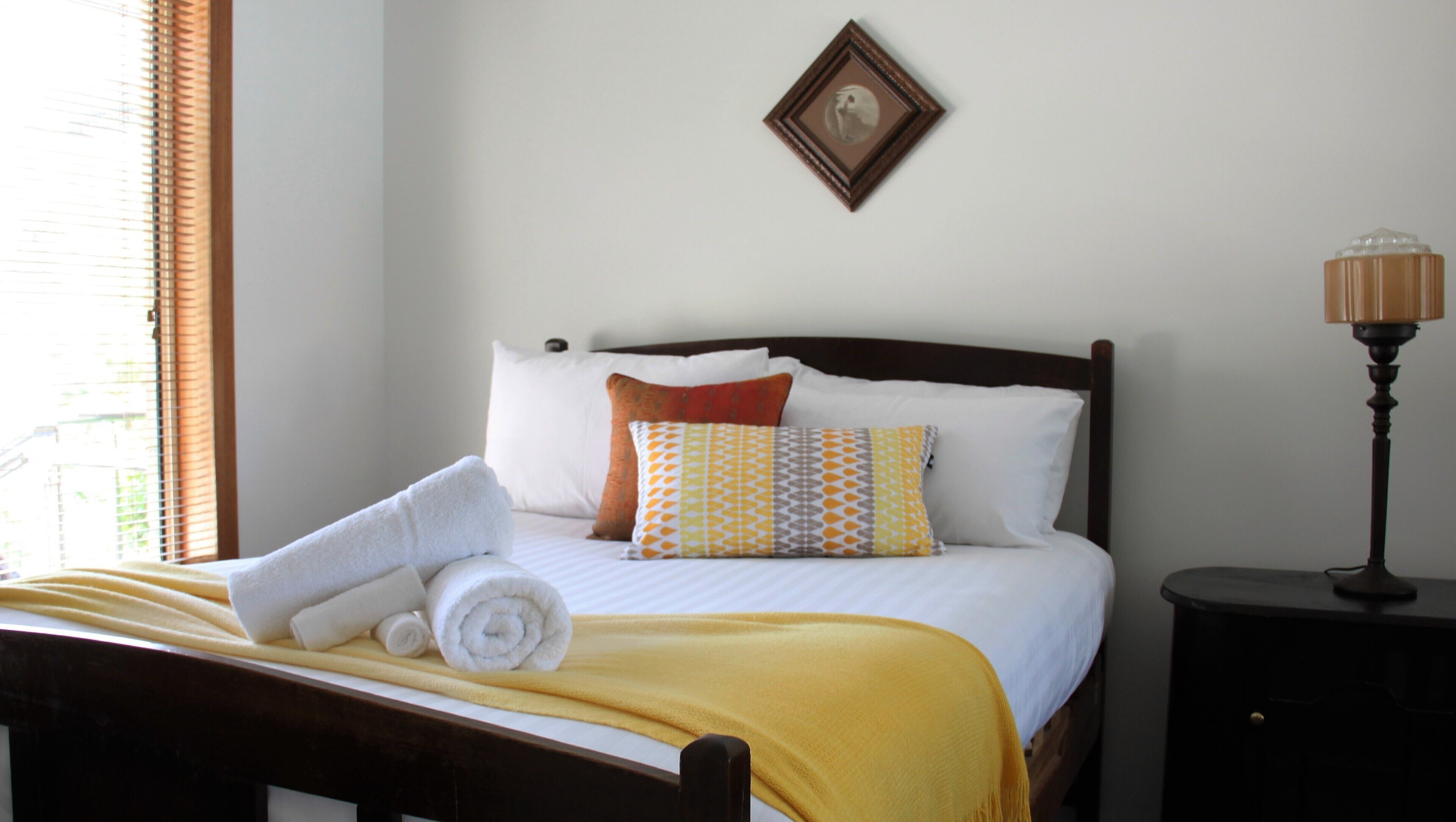 BAY OF FIRES VISTA Boutique Accommodation at Binalong Bay - indoor spa bath — image 8