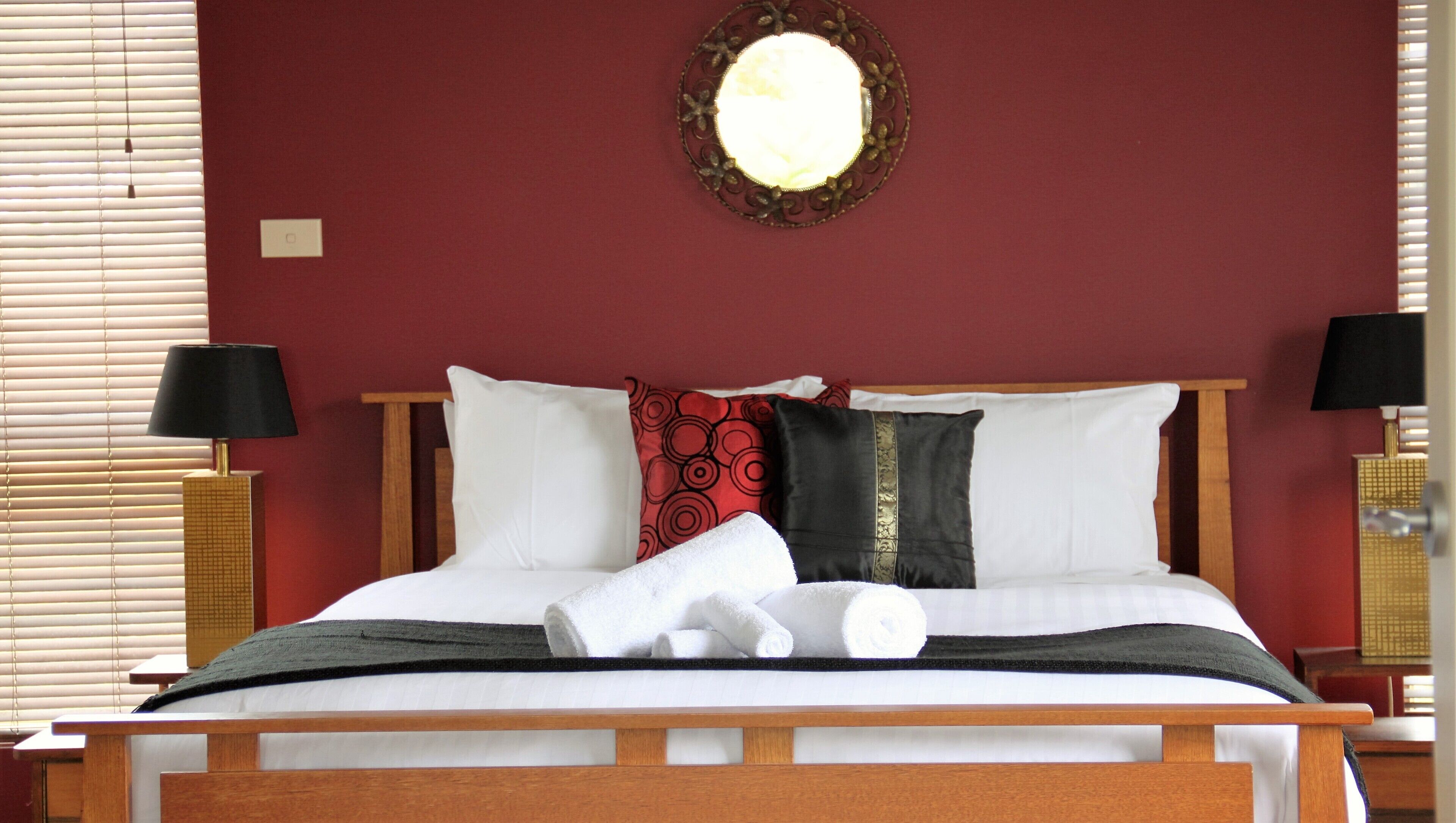 BAY OF FIRES VISTA Boutique Accommodation at Binalong Bay - indoor spa bath — image 4