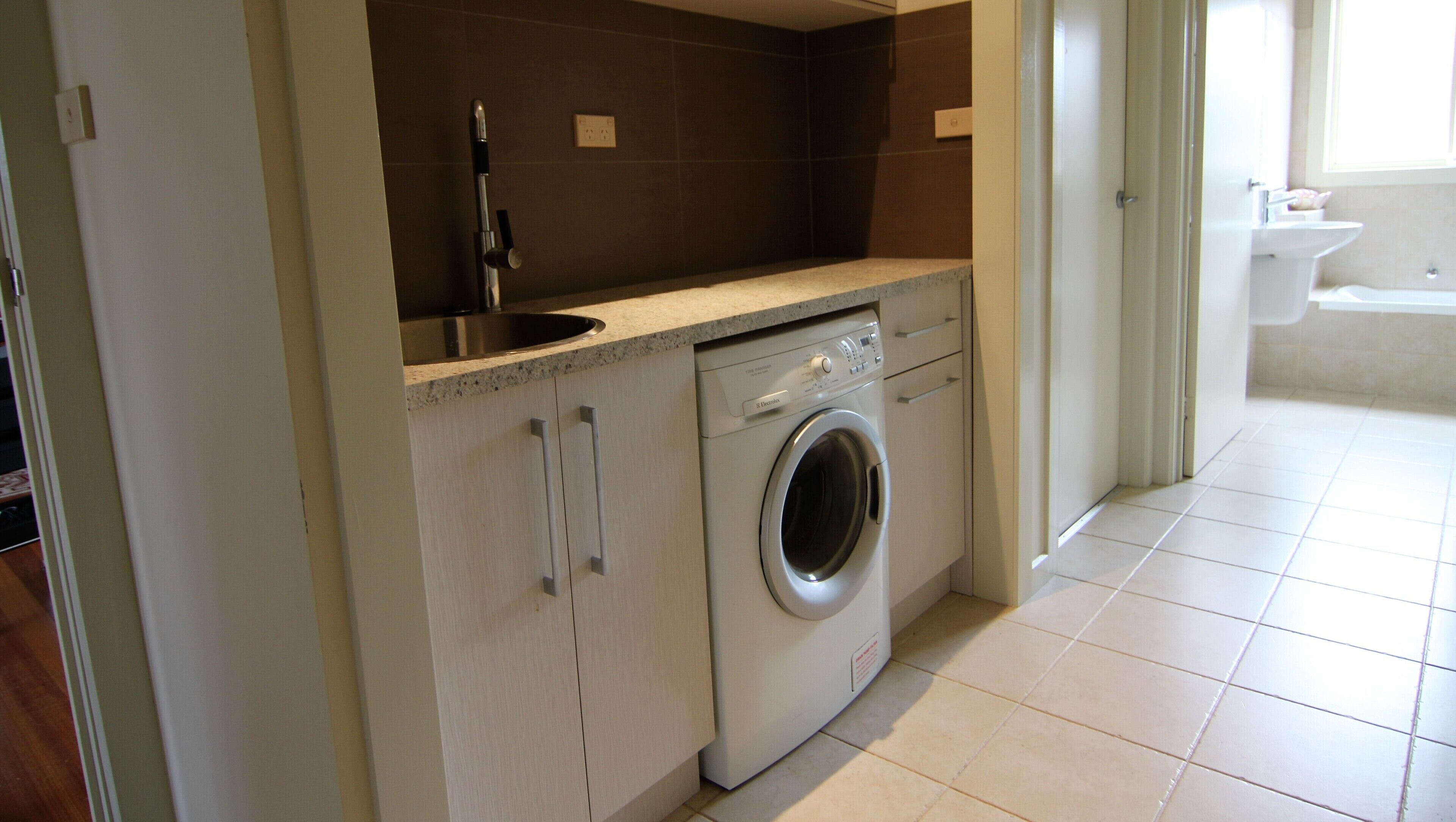 BAY OF FIRES VISTA Boutique Accommodation at Binalong Bay - indoor spa bath — image 24