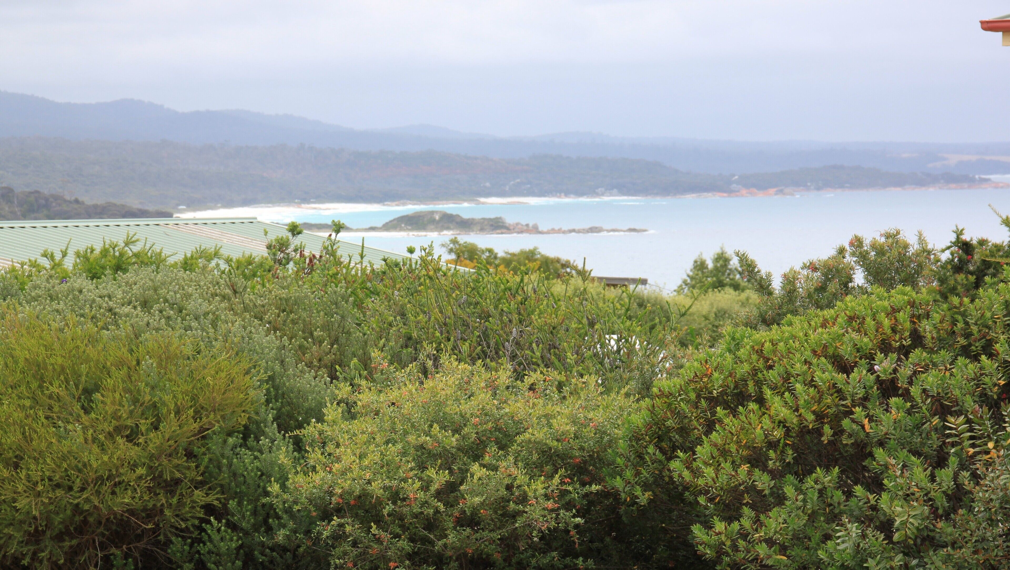 BAY OF FIRES VISTA Boutique Accommodation at Binalong Bay - indoor spa bath — image 23