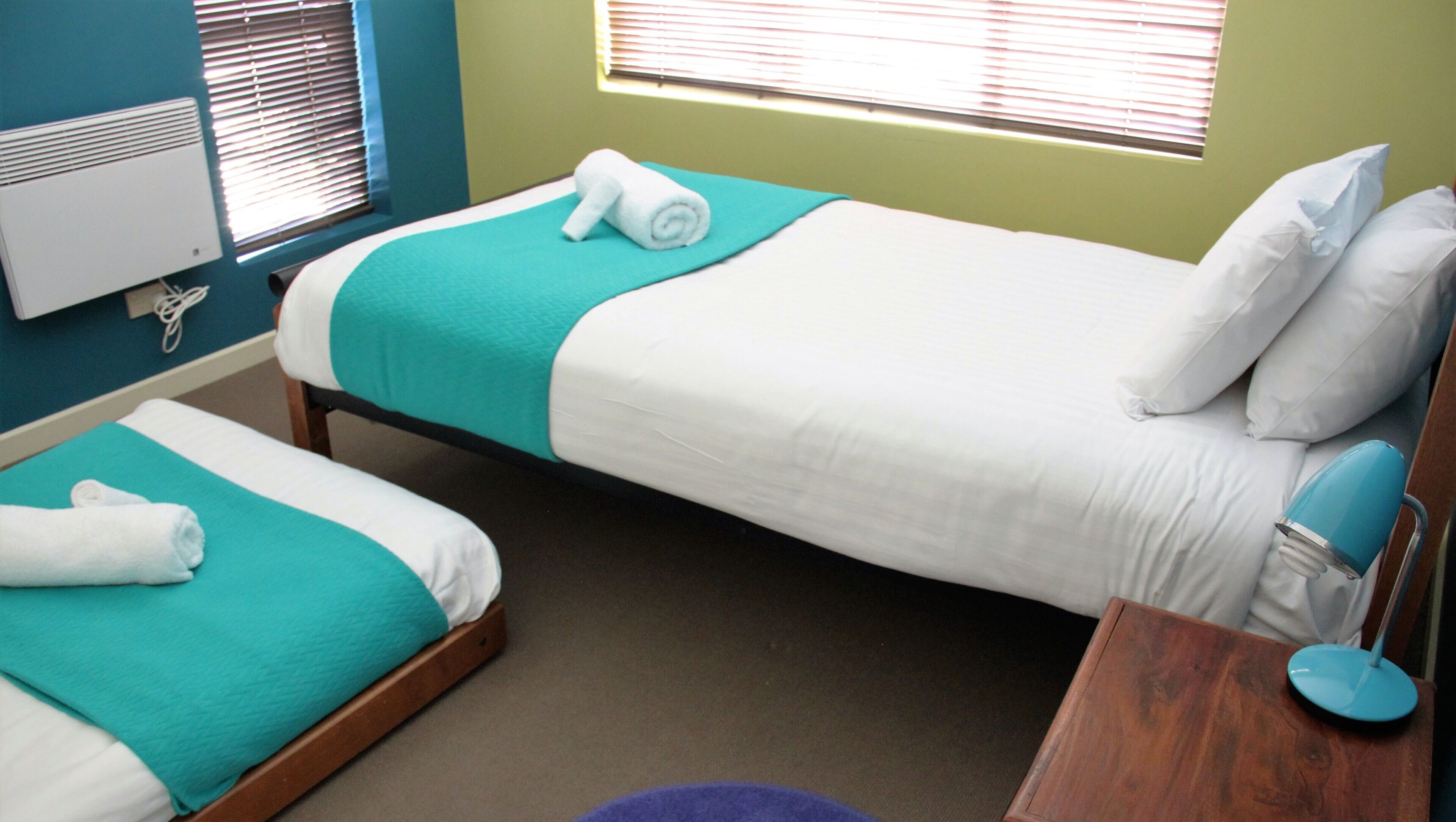 BAY OF FIRES VISTA Boutique Accommodation at Binalong Bay - indoor spa bath — image 9