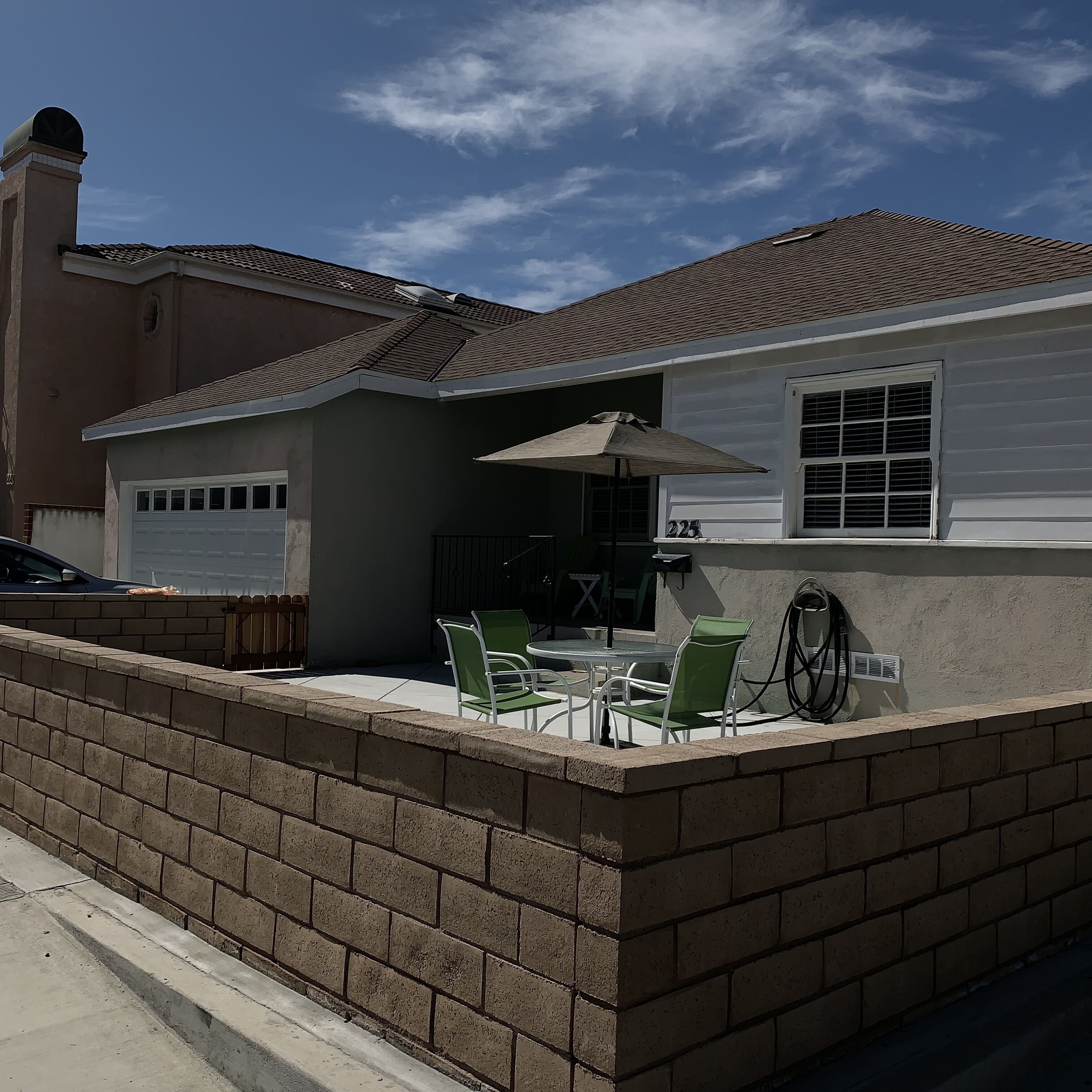 2 BR beach house less then 2 blocks to the Beach & Main St. W/ driveway parking