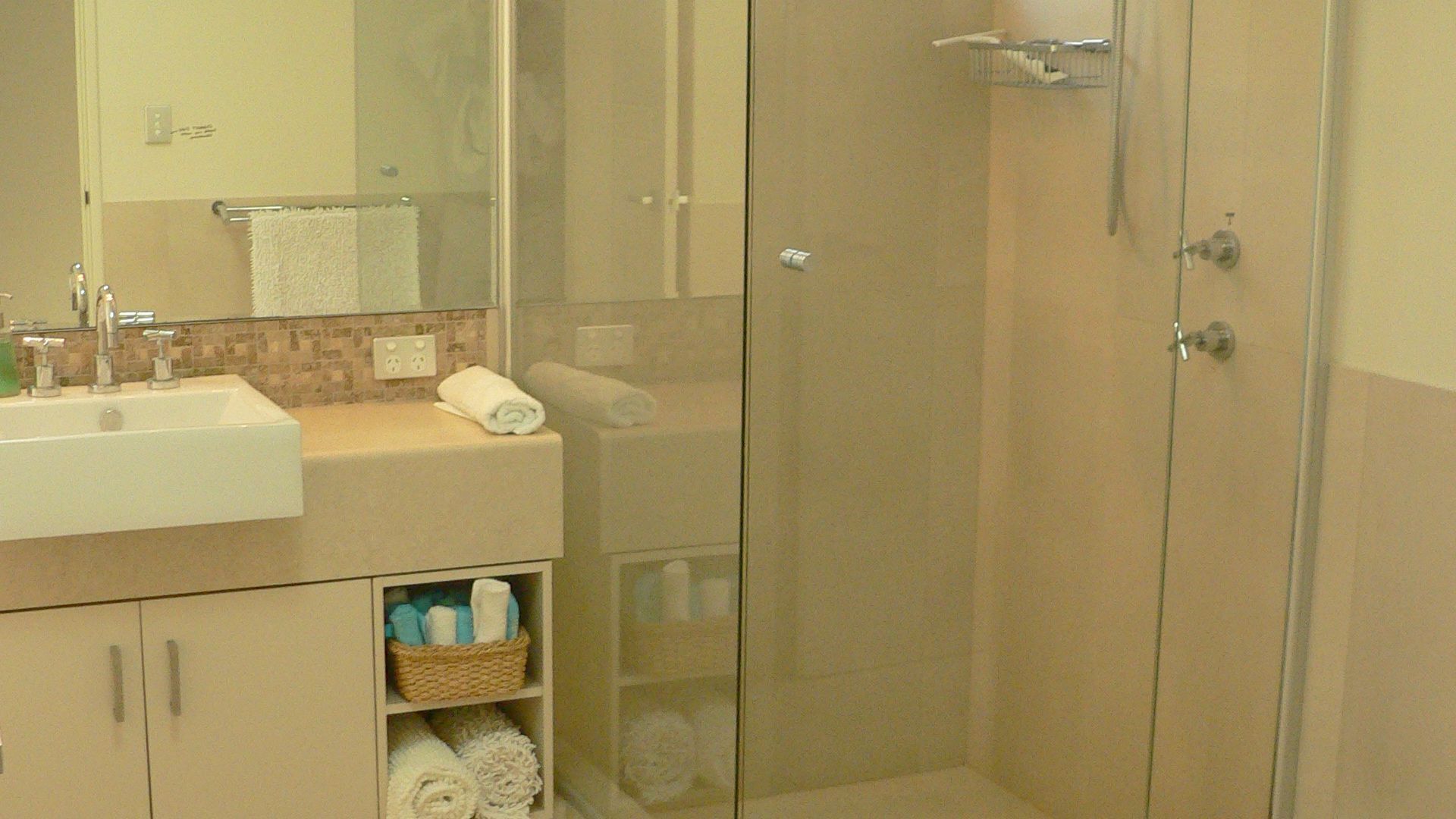 Sorrento Beach Retreat — image 17