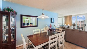 Dining - XPLORIE ACTIVITIES & LINENS INCLUDED*! ! QUAY 2BR/2BA Condo with Ocean & Bay Views! (Ocean City)