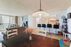 Interior - XPLORIE ACTIVITIES & LINENS INCLUDED*! ! QUAY 2BR/2BA Condo with Ocean & Bay Views! (Ocean City)