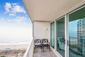 Property grounds - XPLORIE ACTIVITIES & LINENS INCLUDED*! ! QUAY 2BR/2BA Condo with Ocean & Bay Views! (Ocean City)