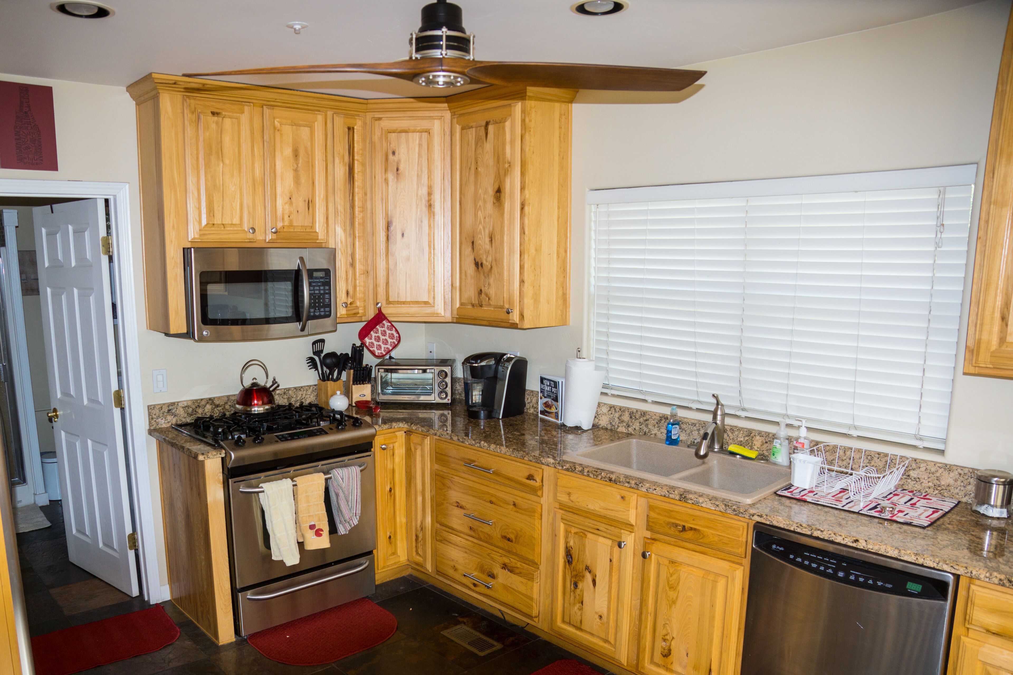 Schemmer House feels rural yet is close to the historic Rodeo Grounds & Downtown