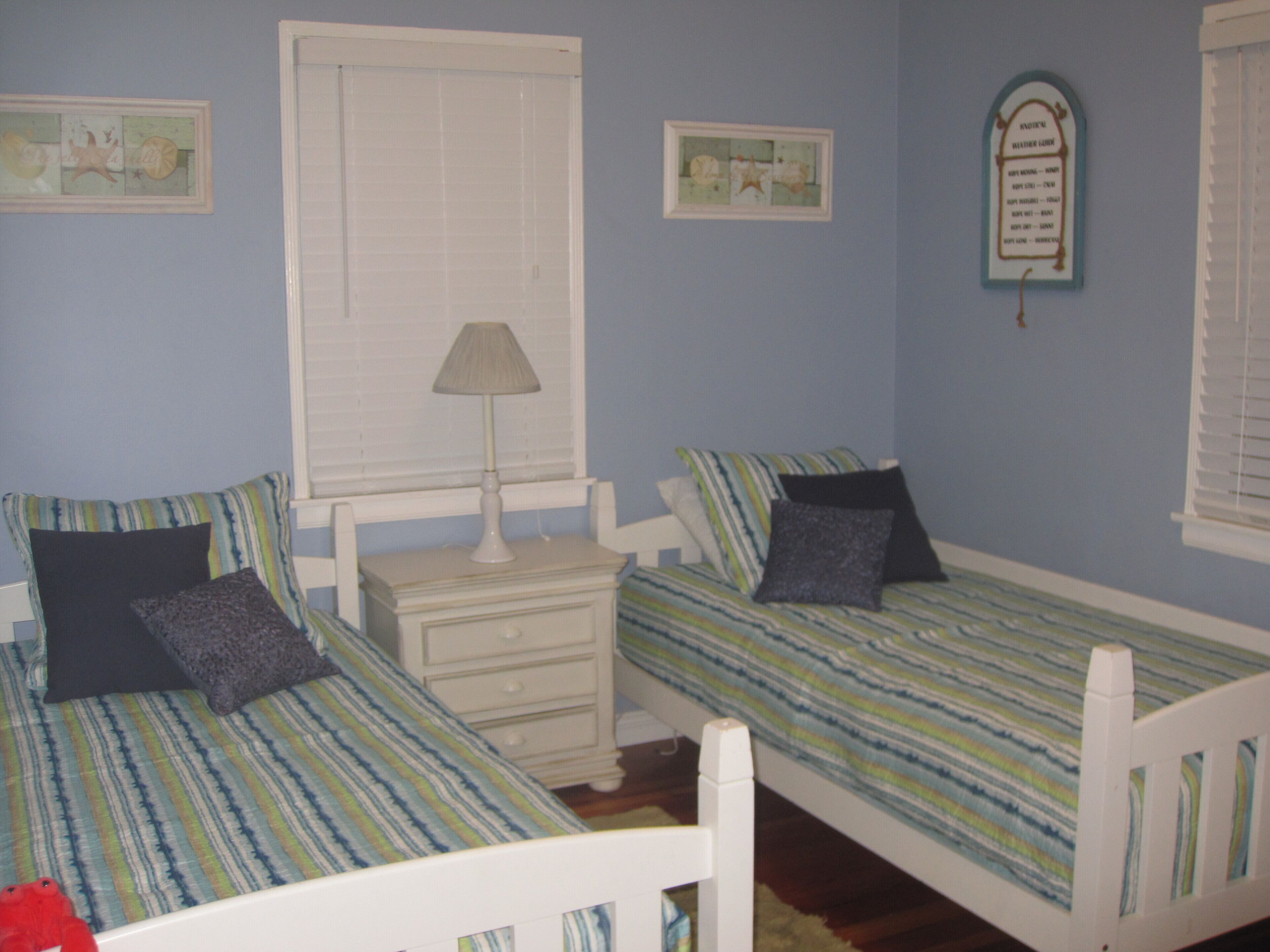 Newport Beach Cottage Steps from Sand of the Ocean and Bay