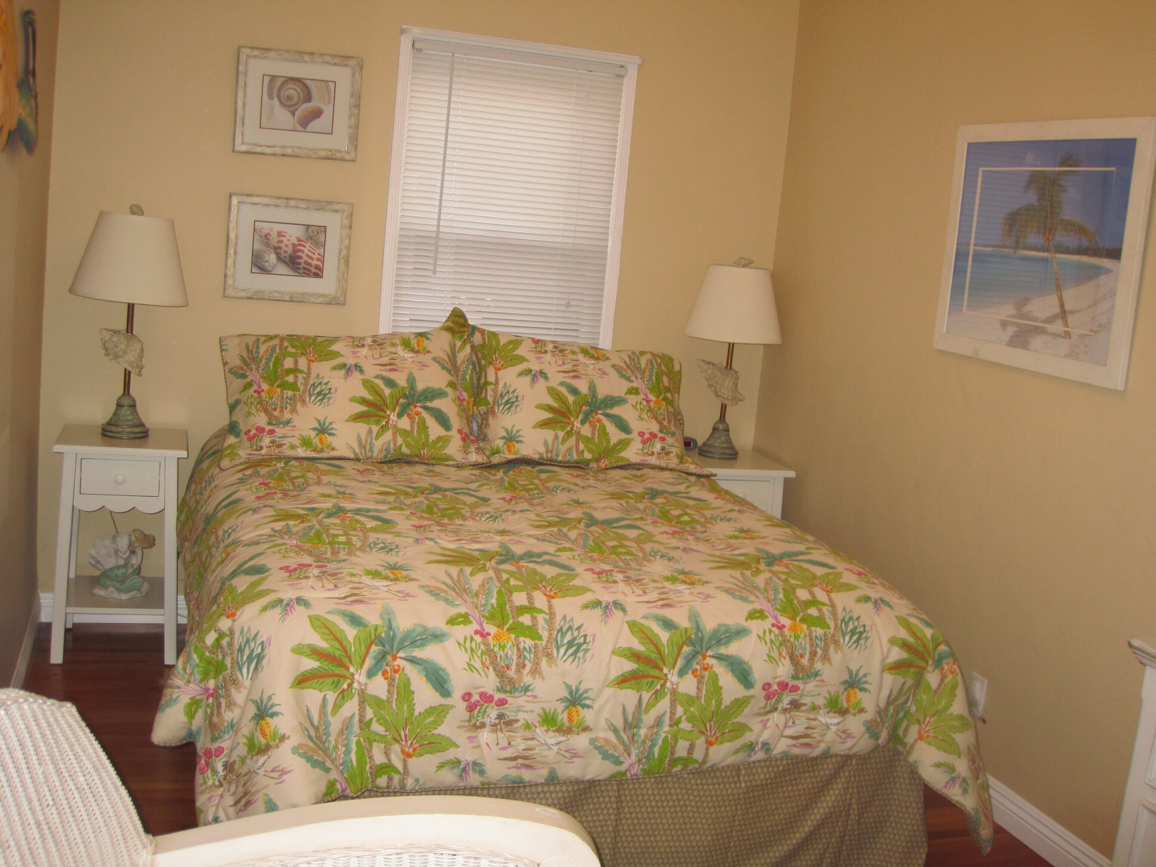 Newport Beach Cottage Steps from Sand of the Ocean and Bay