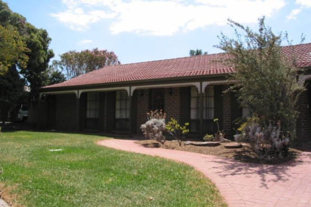 Jessica's Place - Spacious accommodation located in the heart of McLaren Vale