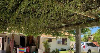 House w / 4 bedrooms, garage for 3 cars 900mts from the center and 500mts from the beach