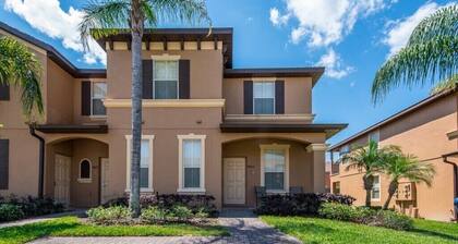 4 makuuhuone 3. 5 kylpy koti lähellä Club House & allas & vain 10 minuutin päässä Disney