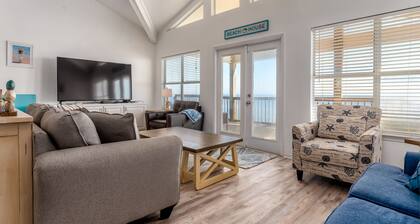 Beachfront Bliss with Spacious Comfort & Direct Access - Sand Bottoms