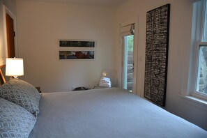 6 bedrooms, iron/ironing board, WiFi, bed sheets