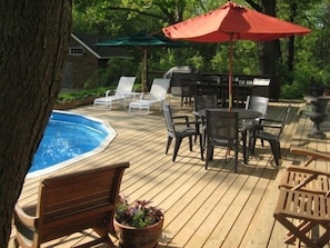 Outdoor dining - Amorini House! Absolutely Beautiful With Pool And Olympic Size Volleyball Court (Union Pier)