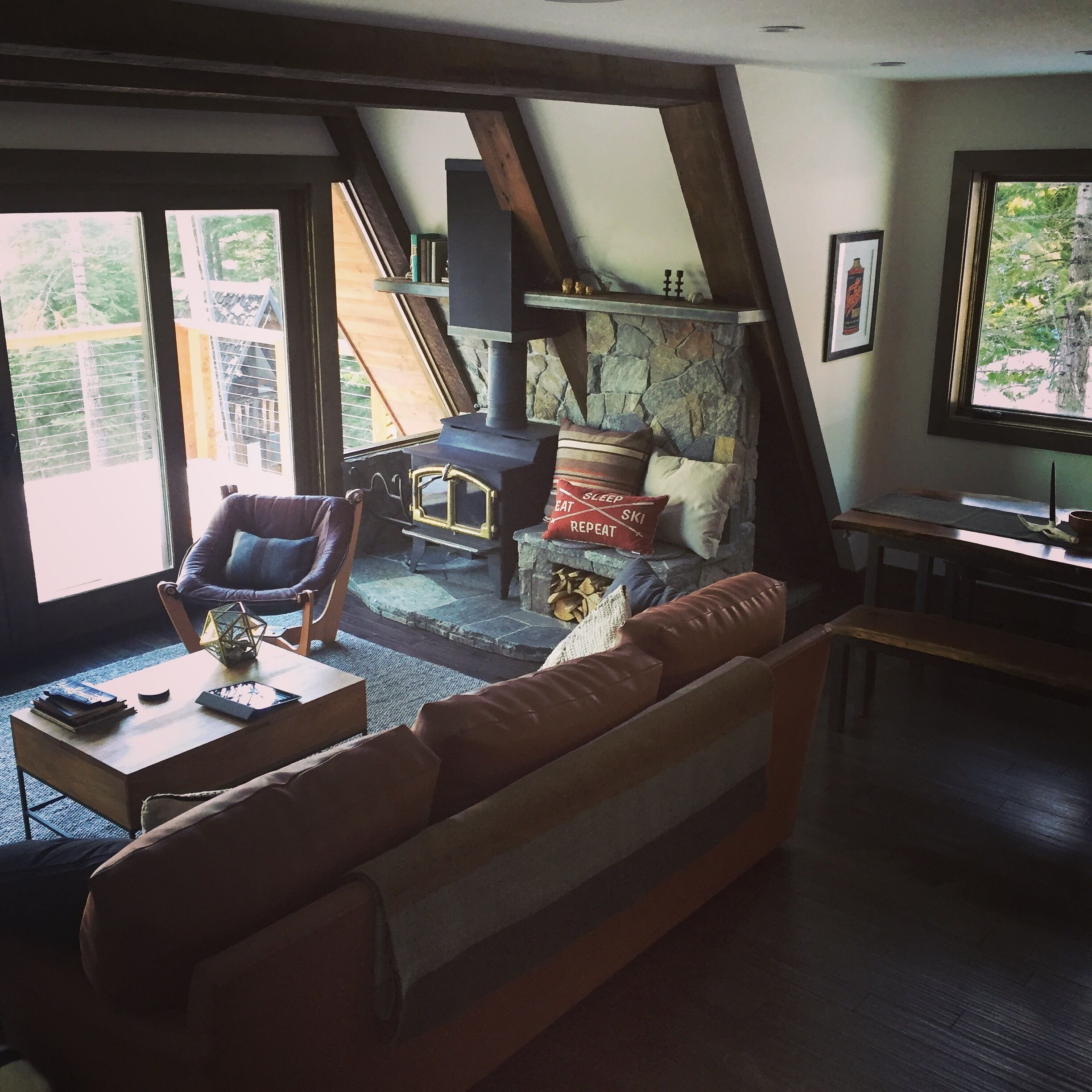 Beautiful Lake Views, Luxury, Modern Mountain Home, Sleeps 8(6 adult max). 