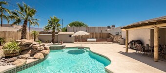 Amazing pool, jacuzzi & waterfall...resort-like backyard!!