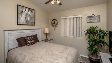 3 chambres, fer et planche à repasser, lit parapluie, Wi-Fi gratuit