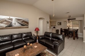 Smart-TV, Netflix, DVD-Player, Tischtennisplatte