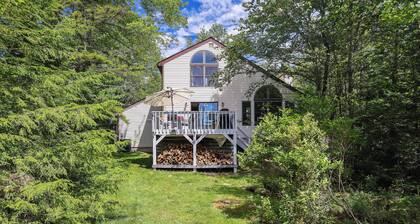 Lakefront Contemporary- Fire Place, Dock, Pont, WiFi, Bateaux, AC, Dog Friendly !!!