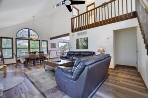 Smart TV, chimenea, videojuegos y Netflix