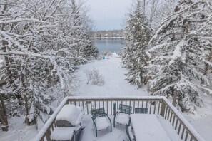 Property grounds - Lakefront - Game room, Fire Place, Dock, Deck, WiFi, Boats, AC, Dog Friendly!!! (Tobyhanna)