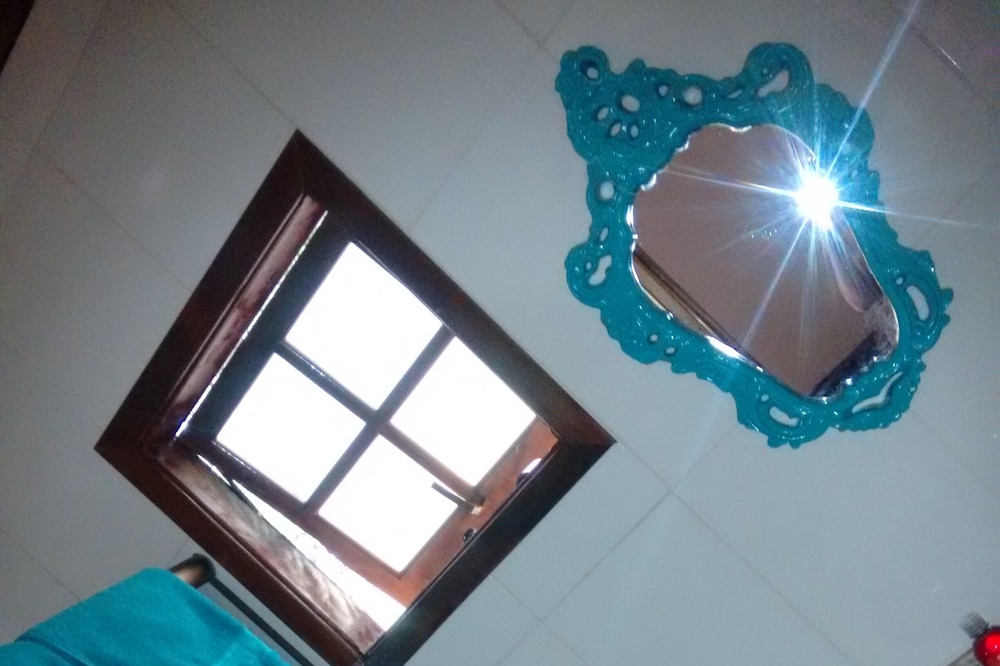 I rent temporary chalet, with bedroom, kitchen, bathroom and a leisure area.
