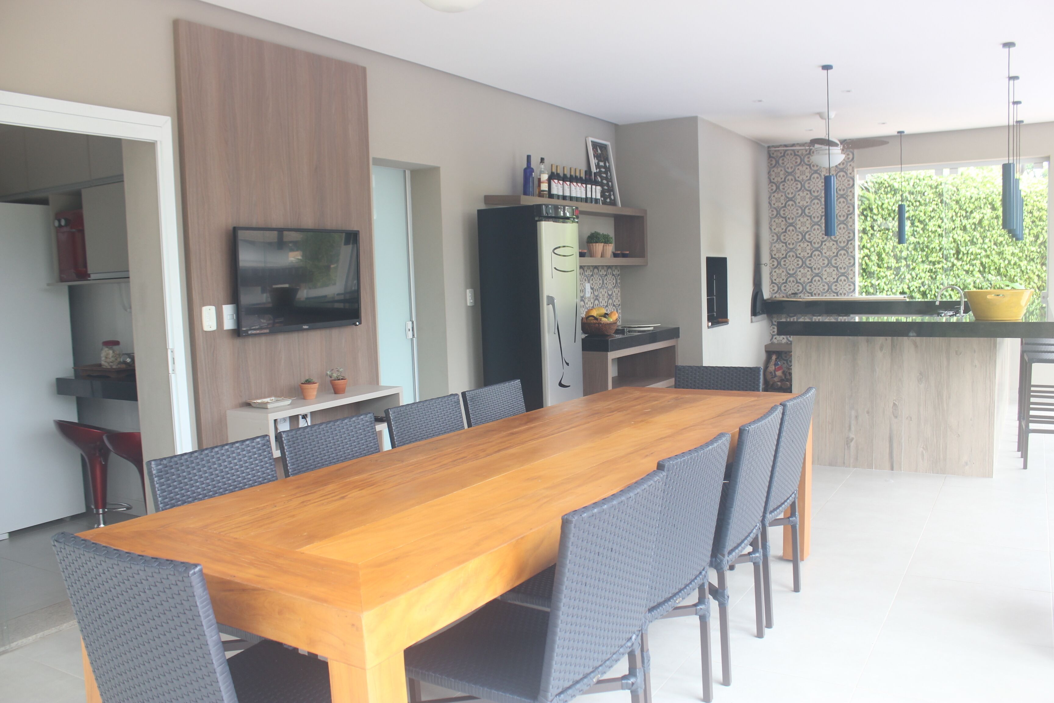 Luxury Home in Escarps Lake 7 suites in front of Cooper Lane