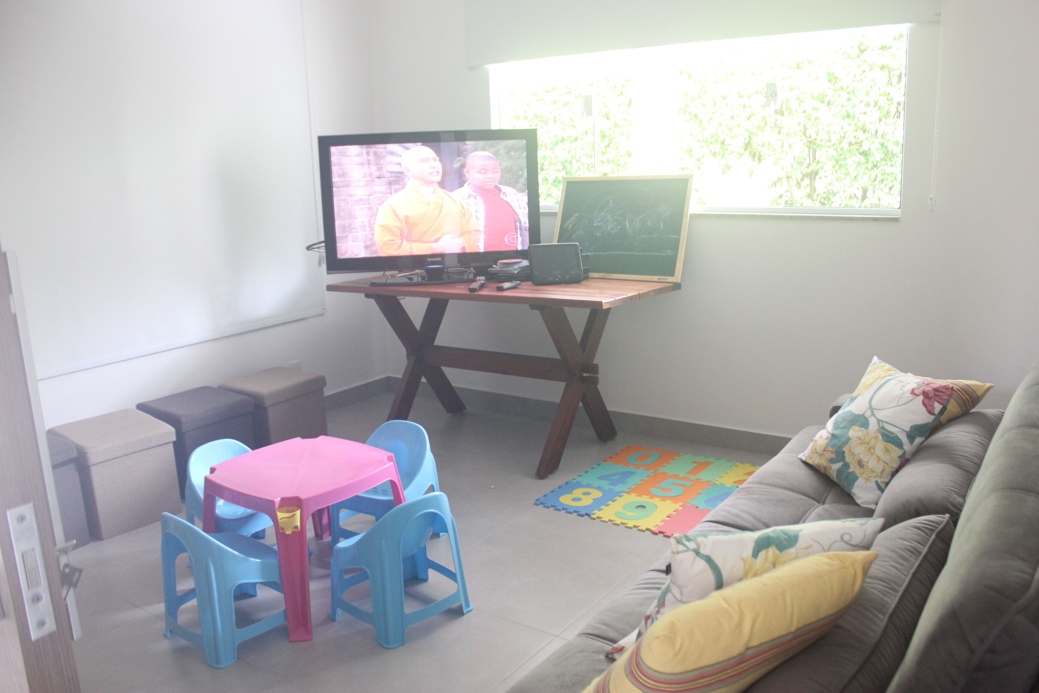 Luxury Home in Escarps Lake 7 suites in front of Cooper Lane