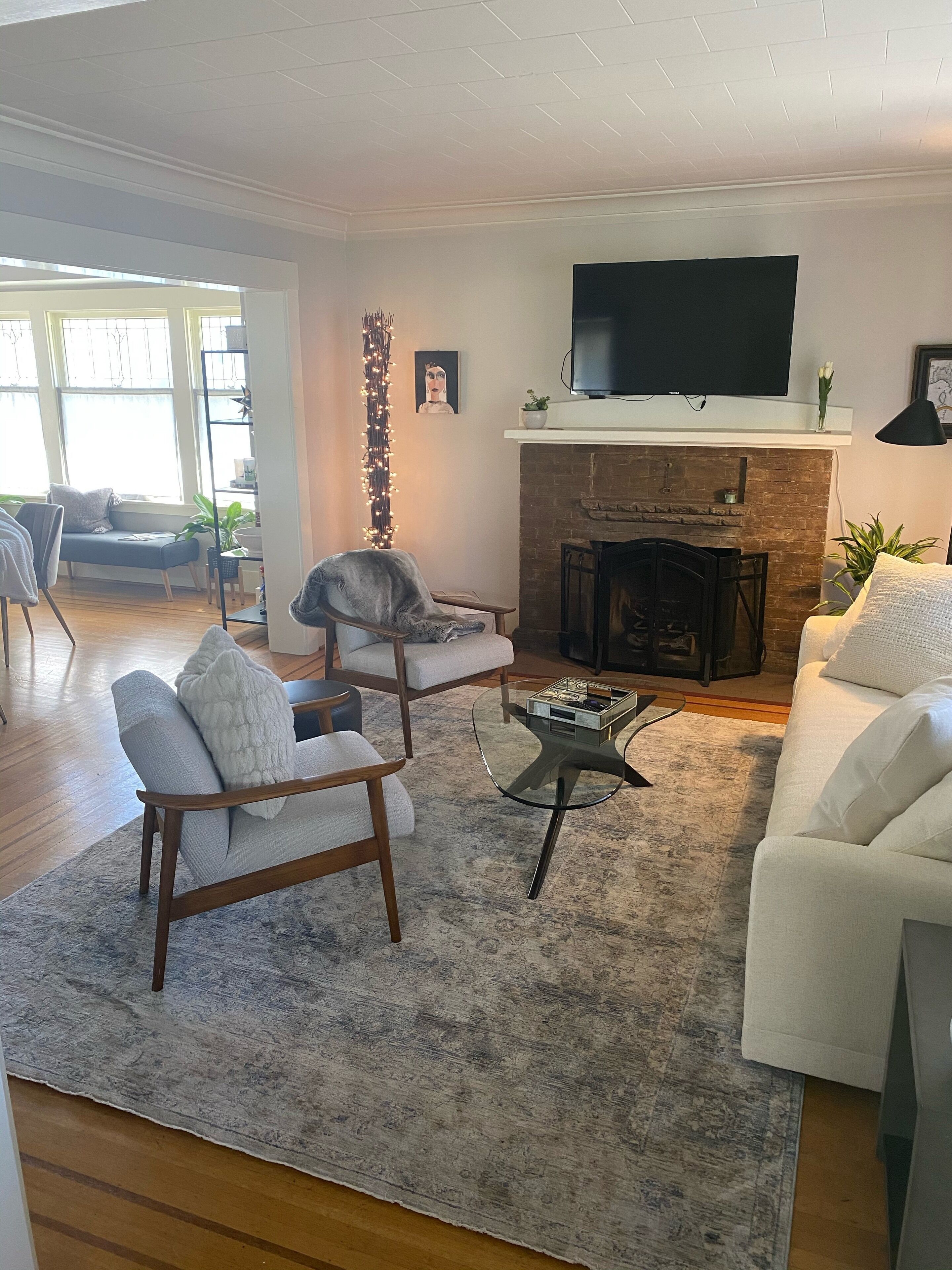 Queen Anne Charmer ~ Walk To Many Amenities