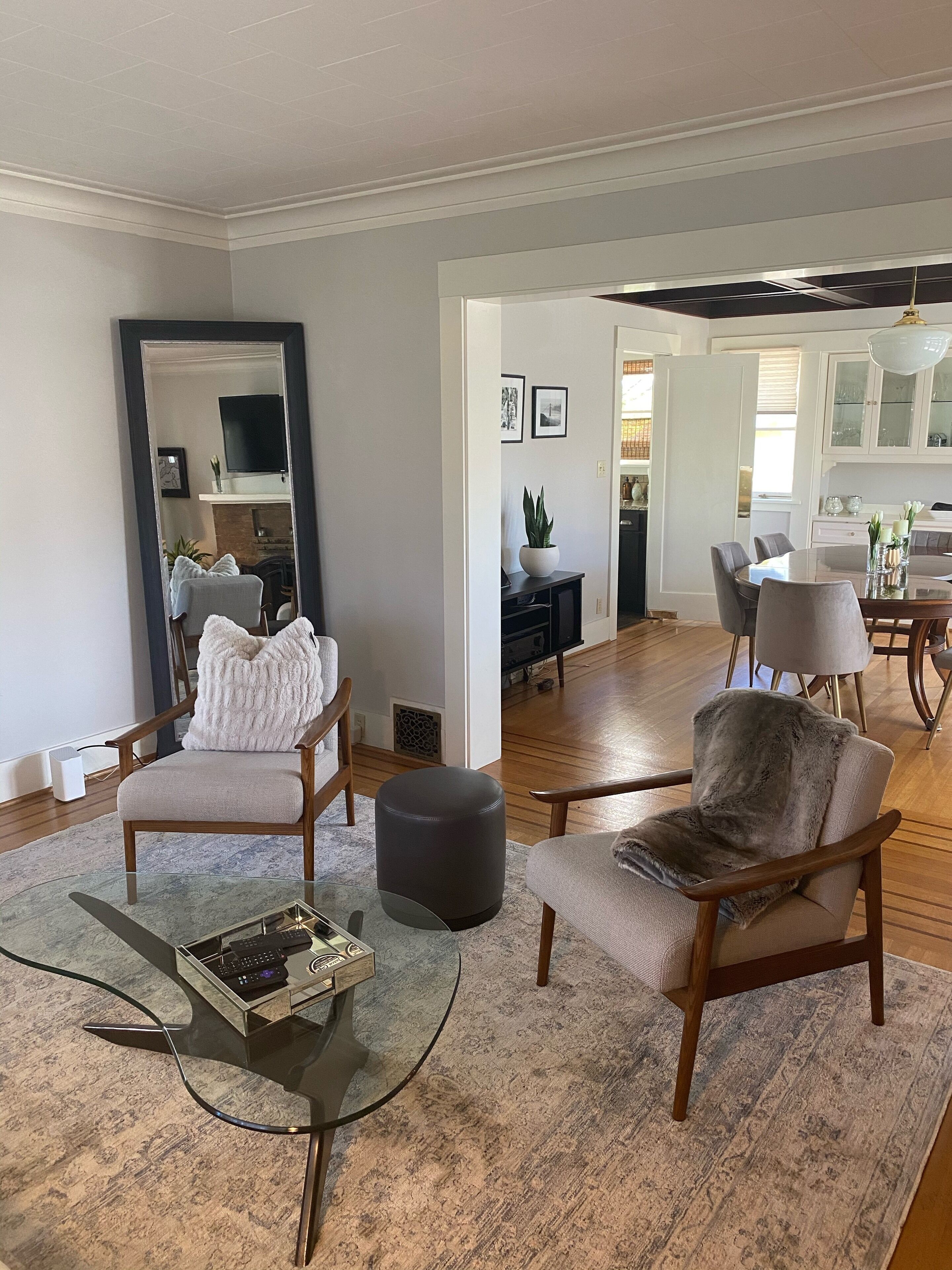 Queen Anne Charmer ~ Walk To Many Amenities