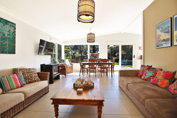 Smart TV, fireplace, DVD player, toys