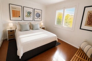 4 bedrooms, iron/ironing board, free WiFi, bed sheets