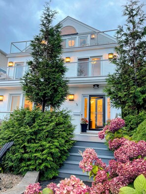 Unclassified image, 5 of 26, button - Gorgeous Oceanfront Penthouse (Swampscott)