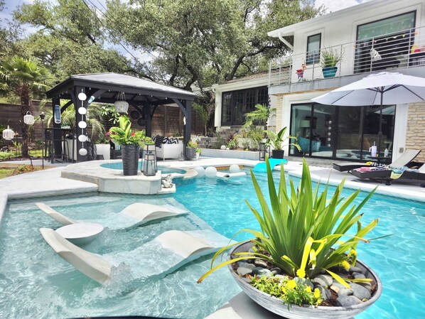 室外游泳池，恒温泳池