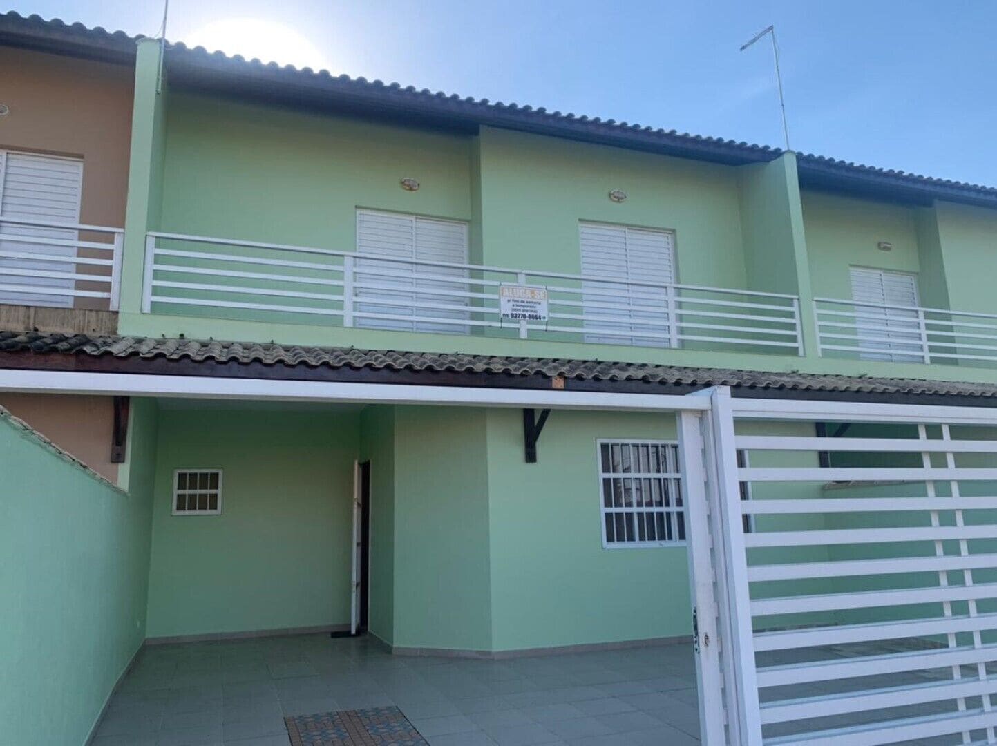 20 CASA NA PRAIA DE ITANHAÉM PÉ NA AREIA COM PISCINA, 3 QUARTOS, UMA SUITE.