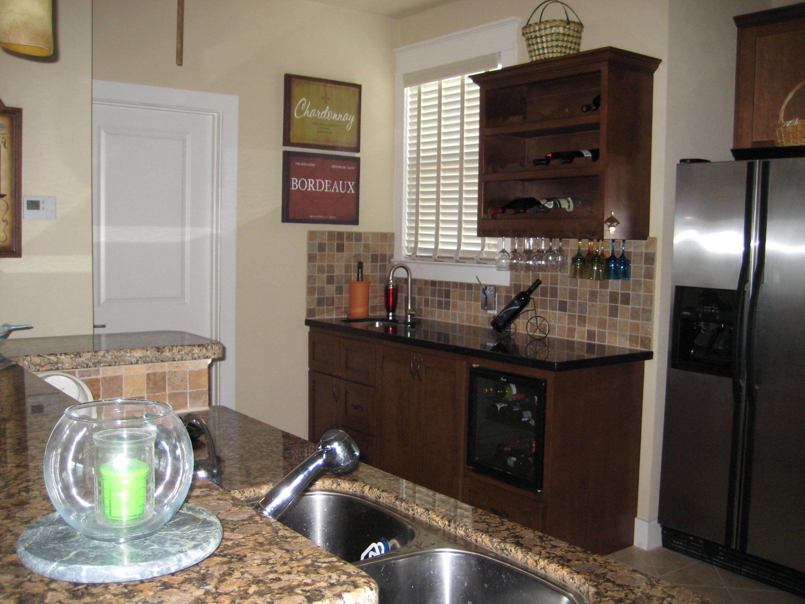 Best price, best location: 3 minute walk to the beach: Inquire now.