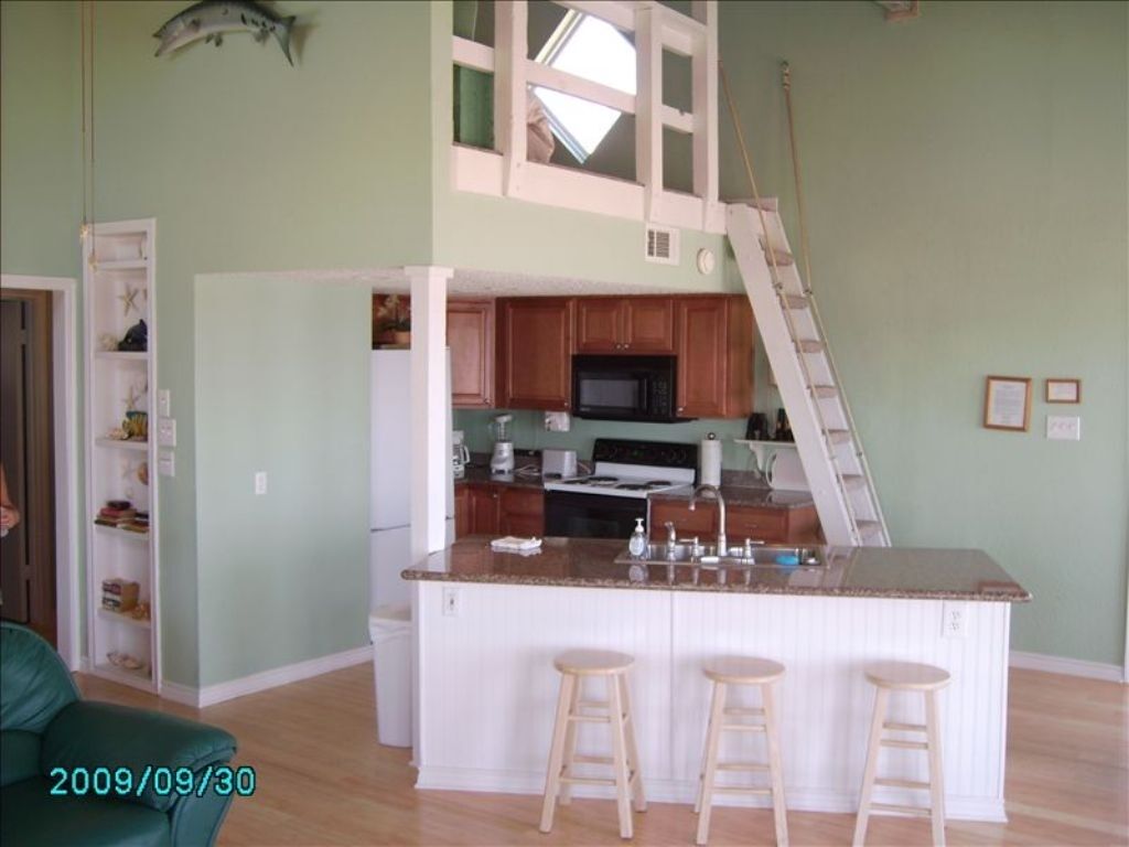 Front Row Beach House!  NO CLEANING OR LINEN FEES!!!!