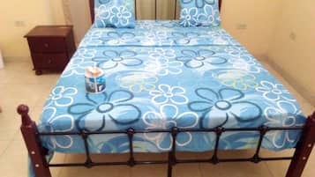 1 dormitorio, tabla de planchar con plancha, wifi gratis y ropa de cama