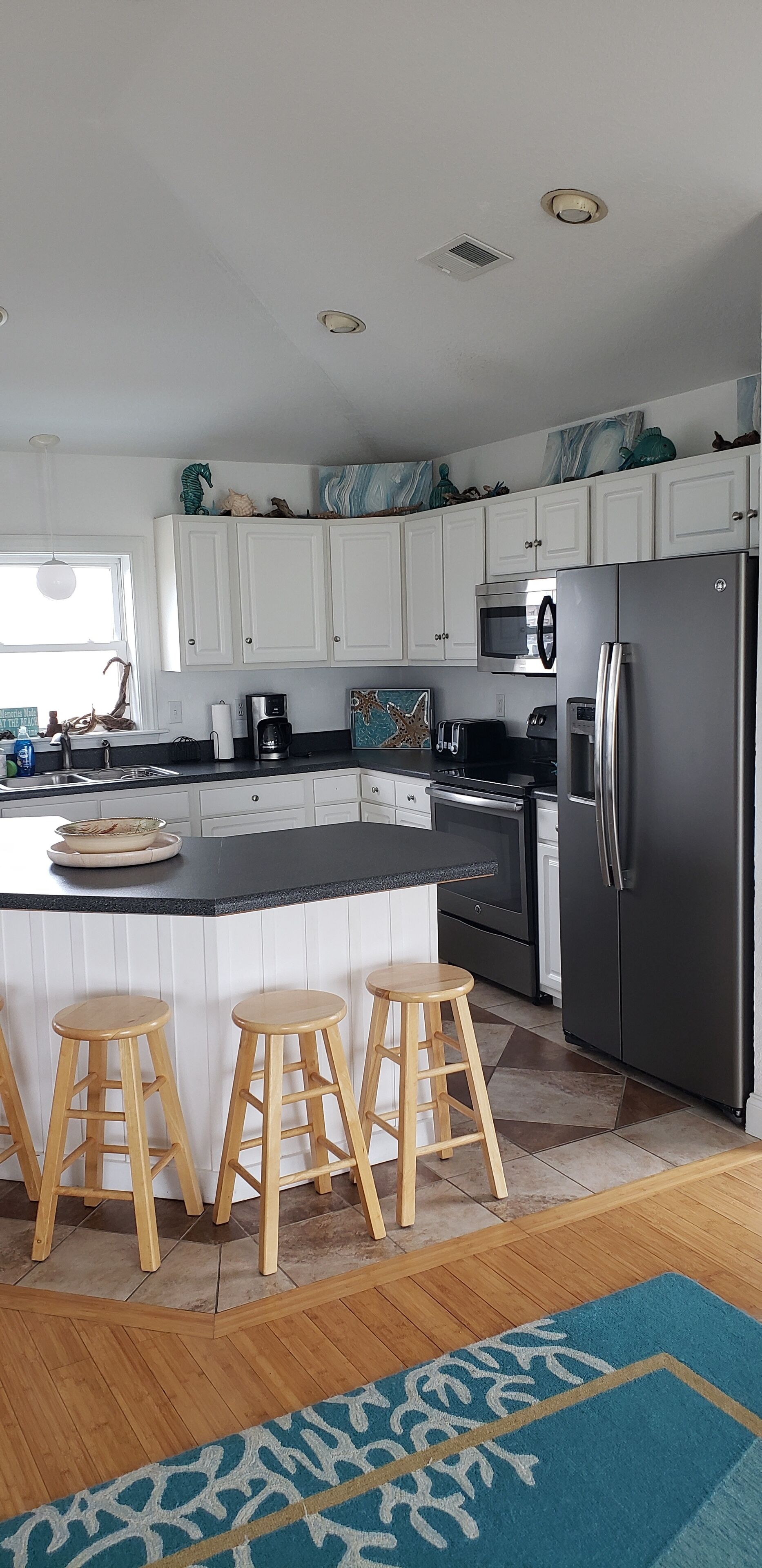 Kitchen and counter seating
