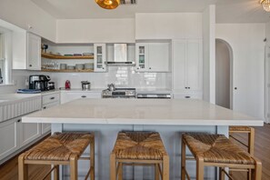 Fridge, microwave, oven, stovetop - 4 Bdr., 2.5 Bath Beachfront Home. Recently painted and a fresh kitchen remodel. (Galveston)
