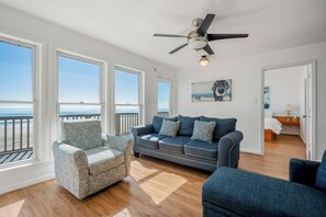 Smart TV, chimenea, Netflix y reproductor de DVD 